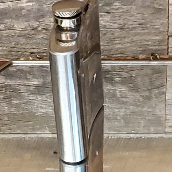 Welcome to Las Vegas Flask - 5 oz Stainless Steel Flask.   Vintage Vegas. - Picture 5 of 7